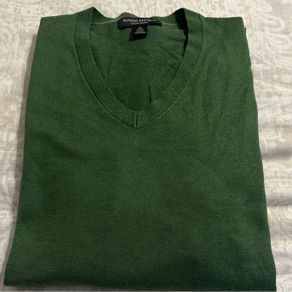Banana Republic V-Neck Sweater in Forest Green
